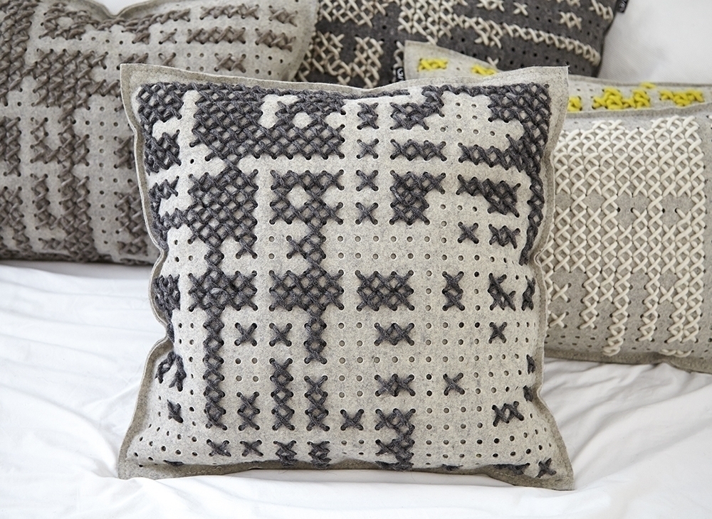 100087 Подушка Abstract серая 50x50 см GAN Canevas