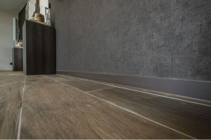 Плинтус провода стены