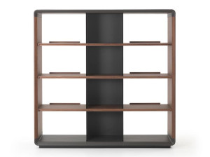 Деревянный отдельно стоящий книжный шкаф