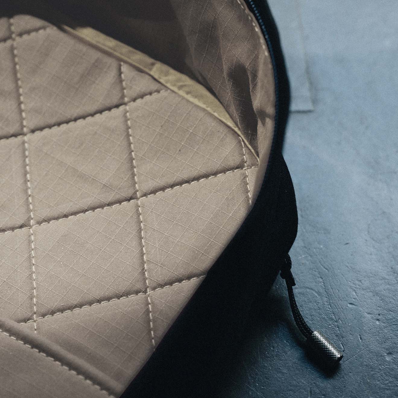 W301BLA-SAN-BST Everyday Pack 21L - Песок / Черная сталь Wingback  - Вид №25