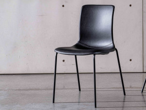 Стул из искусственной кожи