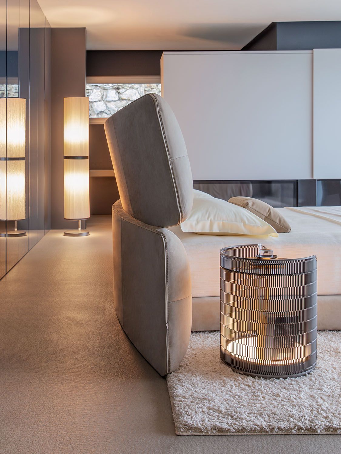 Кожаная двуспальная кровать с мягким изголовьем Flou YUNA ARCH-00103925 - Вид №5