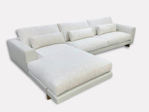 Тканевый диван с полуостровом