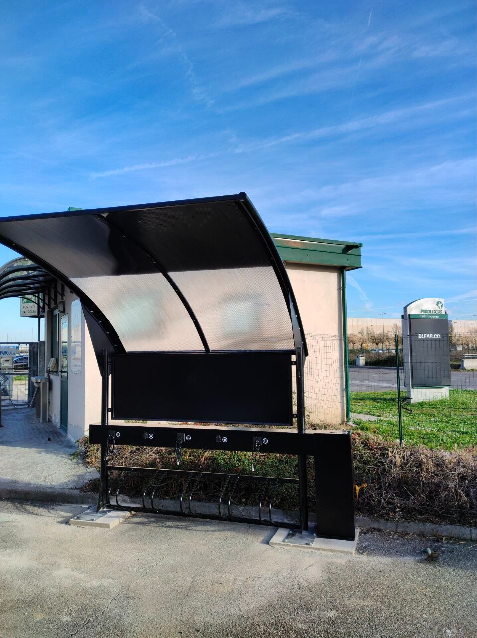 Навес для автобусной остановки с фотоэлектрическими панелями EUROCOMITALIA ARCO SMART ARCH-00109302 - Вид №1