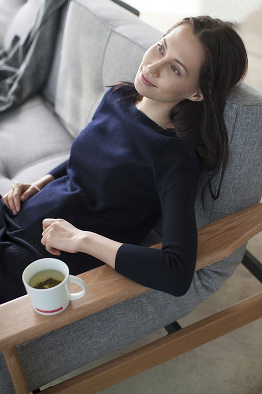 Диван Splitback с подлокотниками Frej, ножками из дуба и черной рамой, серый Innovation Living SPLITBACKS3 - Вид №3