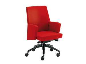 Офисное кресло руководителя