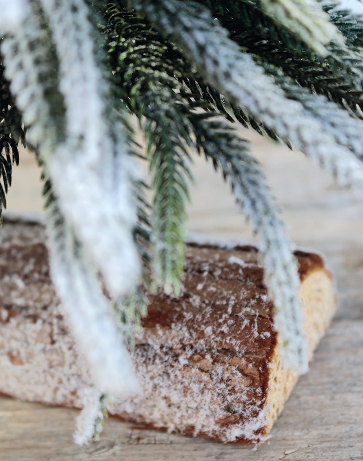 1047 807 a3 Искусственная елка со снегом, деревянная подставка, 34 см, зелено-белая H-andreas 