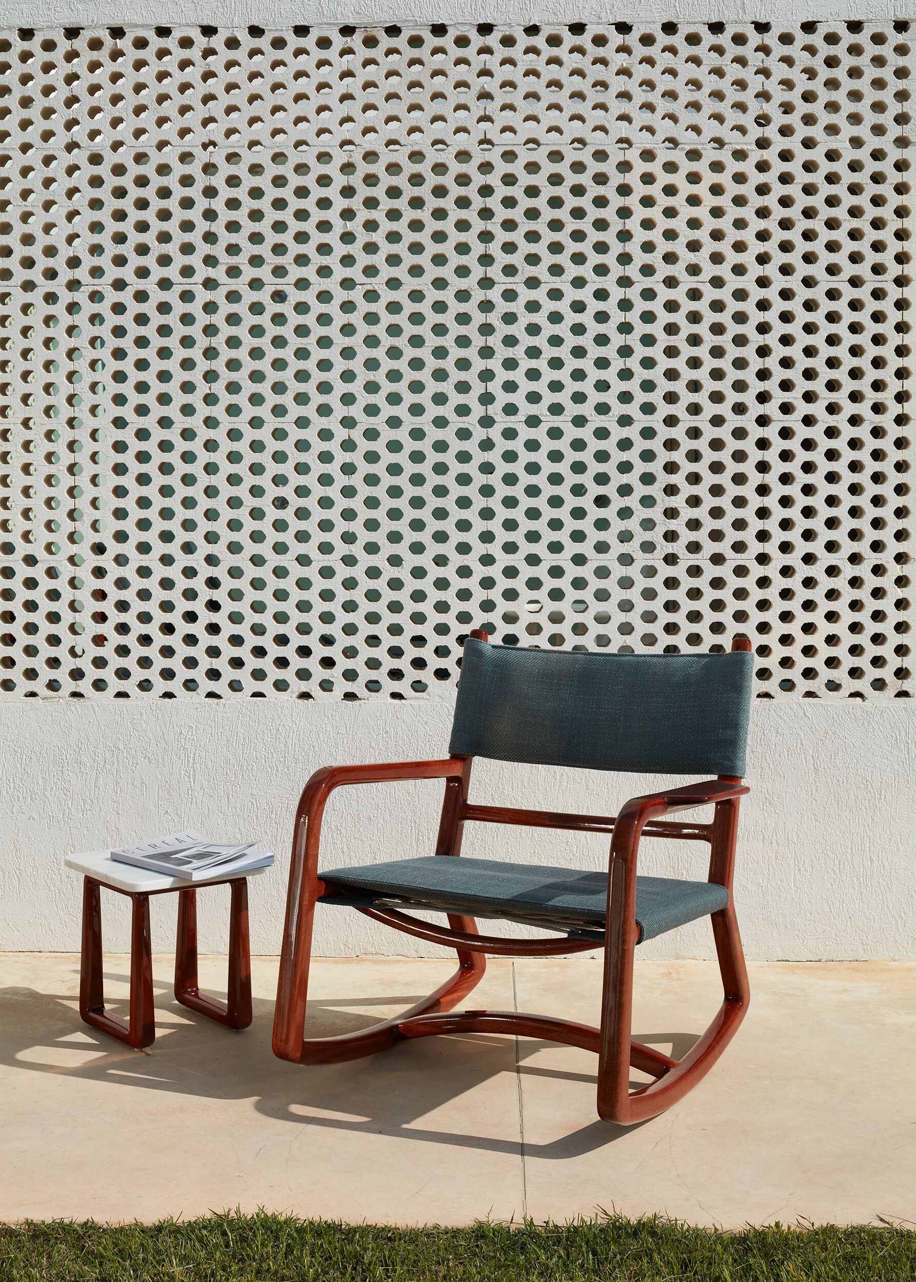 Высокий журнальный столик из красного дерева с мраморным верхом Exteta Loro Piana Interiors, Стулья Delight от Exteta ARCH-00107050 - Вид №11