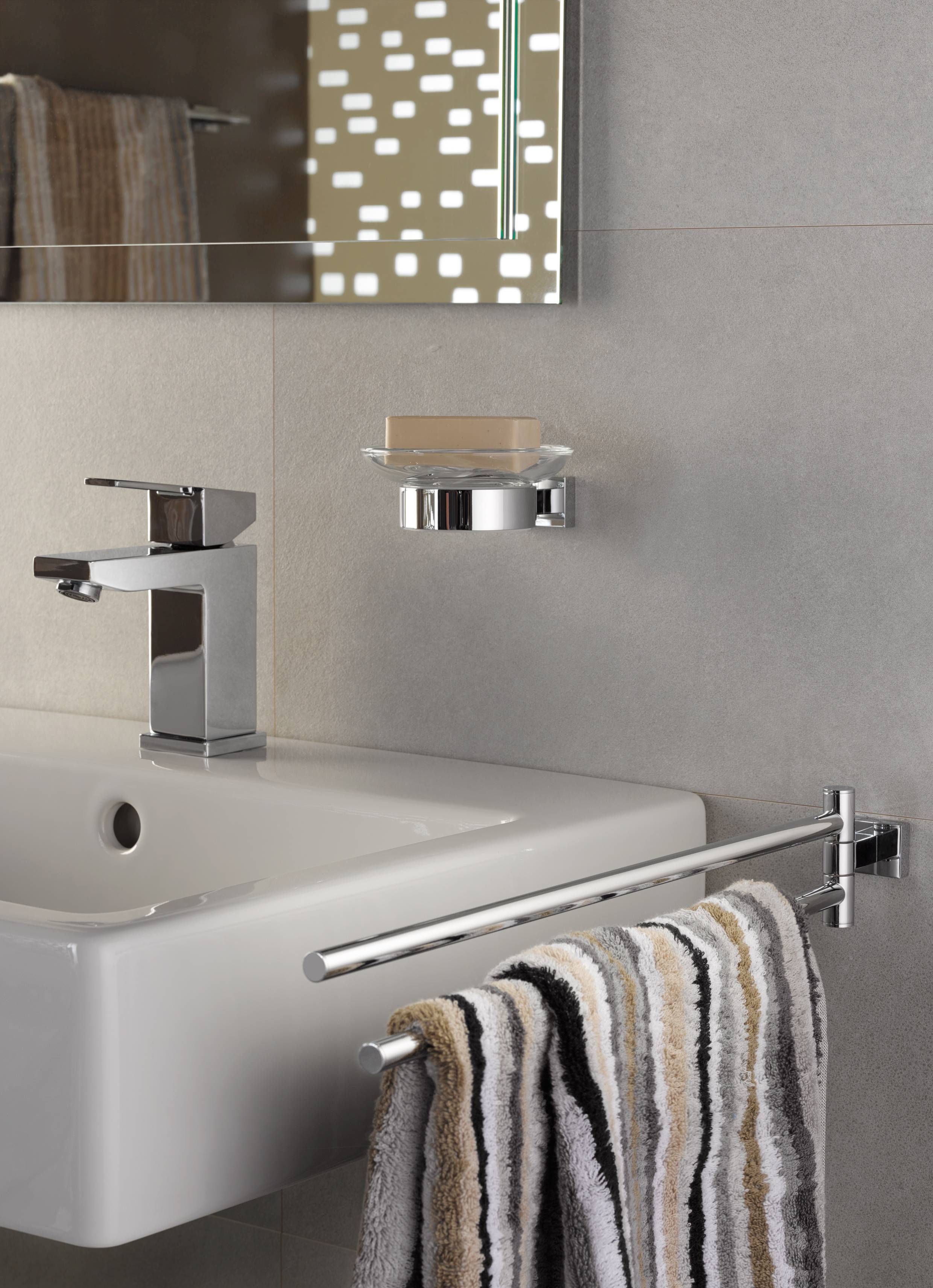 Держатель для полотенца GROHE Essentials Cube, хром (40624001) - Вид №1