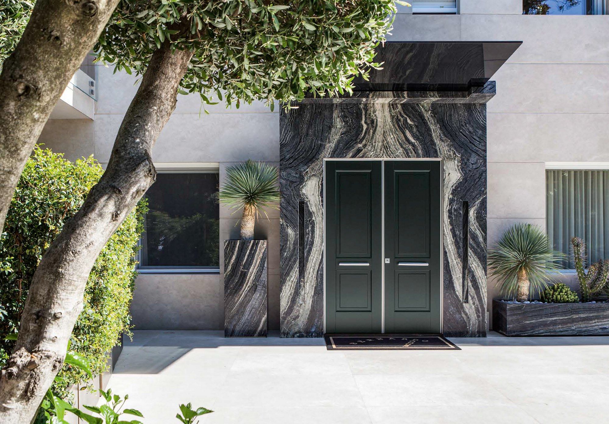 Двухстворчатая бронированная дверь с твердой облицовкой Oikos Tekno ARCH-00087121 - Вид №1