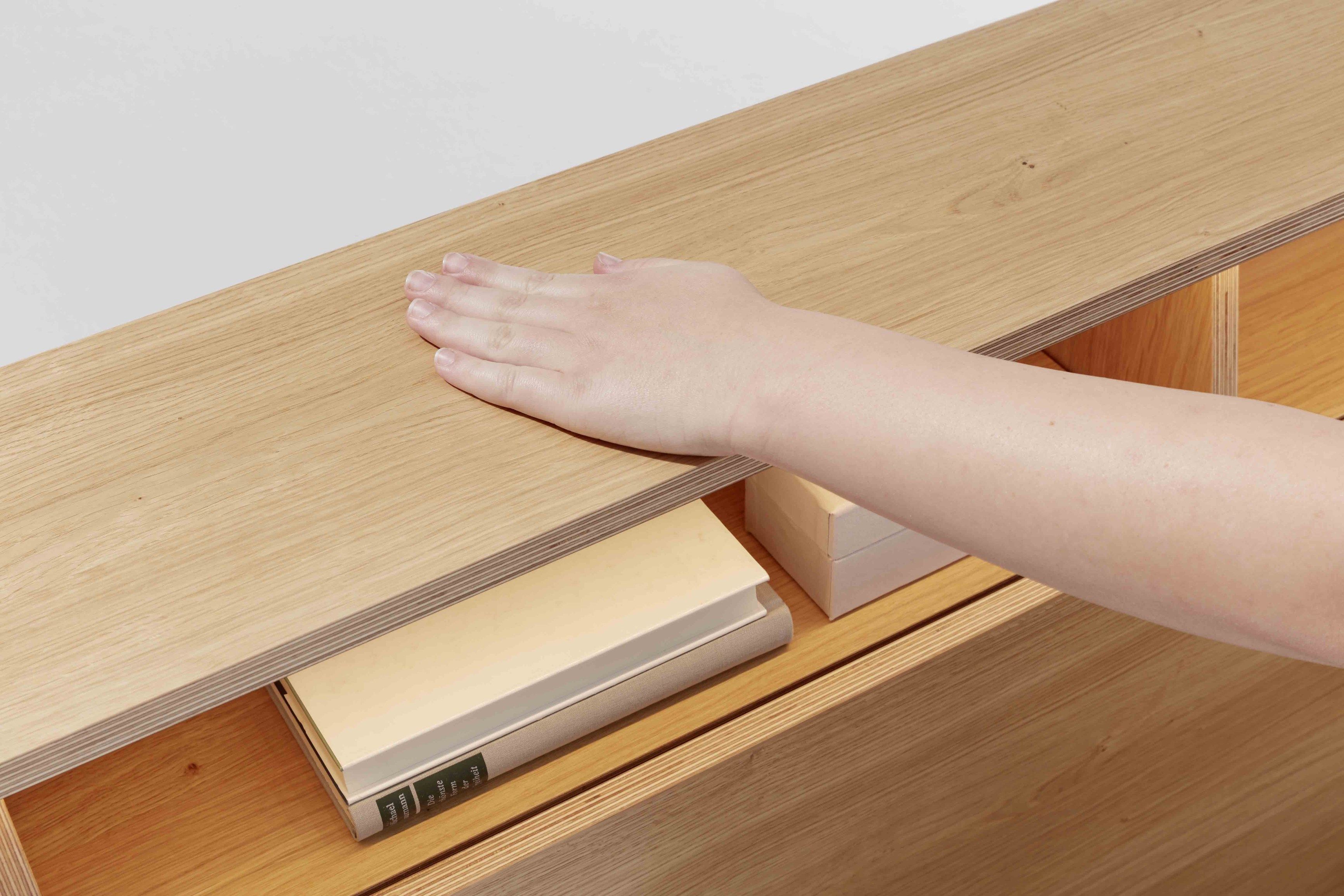 Деревянная двуспальная кровать с изголовьем контейнера Müller Small Living склон ARCH-00091932 - Вид №7