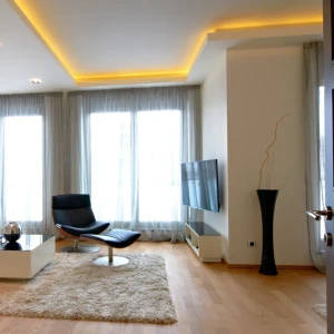 Светодиодная лента Apeyron 00-537 60 диод 14.4 Вт/м 12 В 10 мм IP20 30 м теплый белый свет