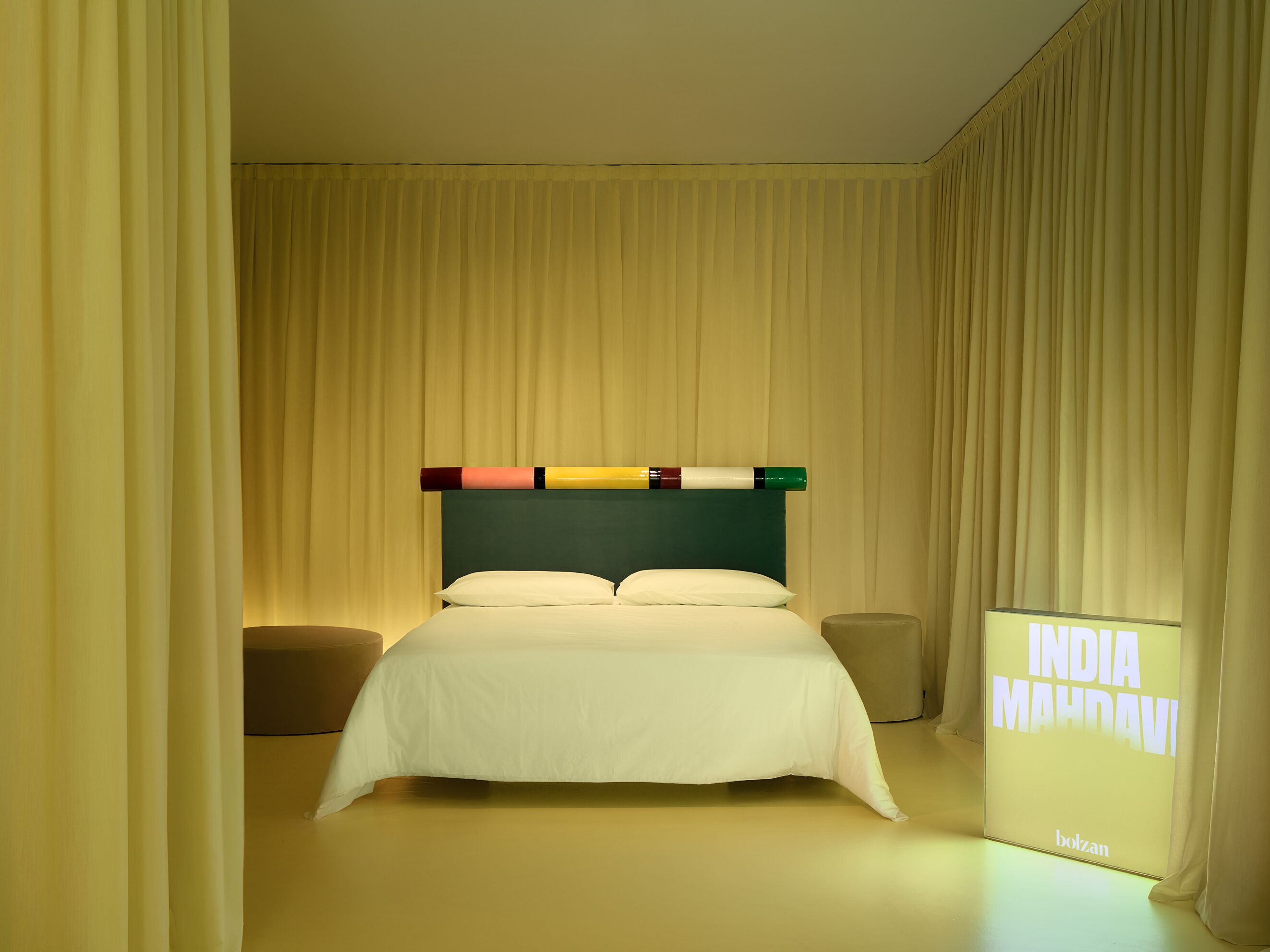 Бархатное и керамическое изголовье для двуспальной кровати Bolzan ROSARY ARCH-00077154 - Вид №1