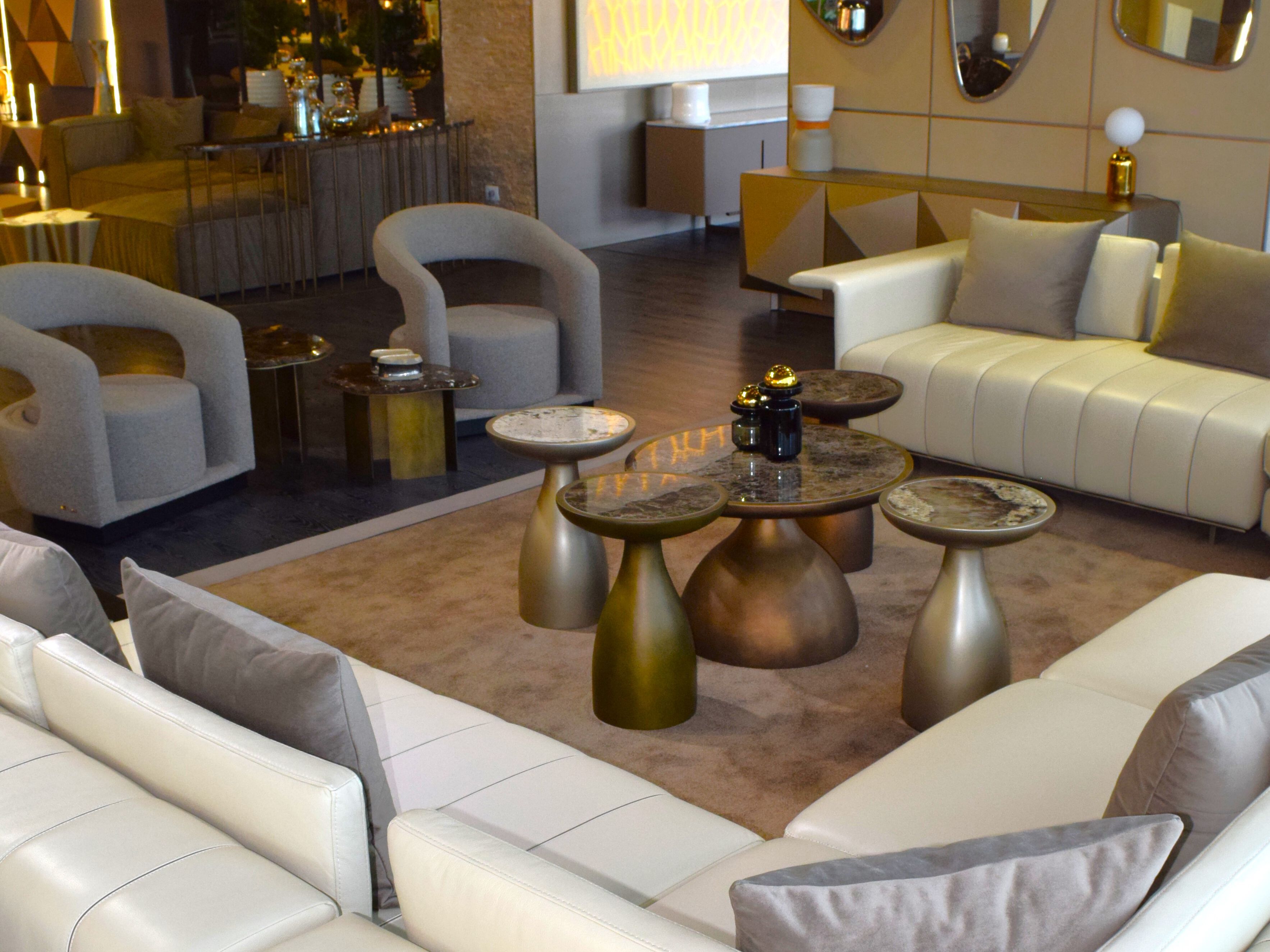 Круглый журнальный столик из смолы ABLE MARSIE ARCH-00008931 - Вид №4