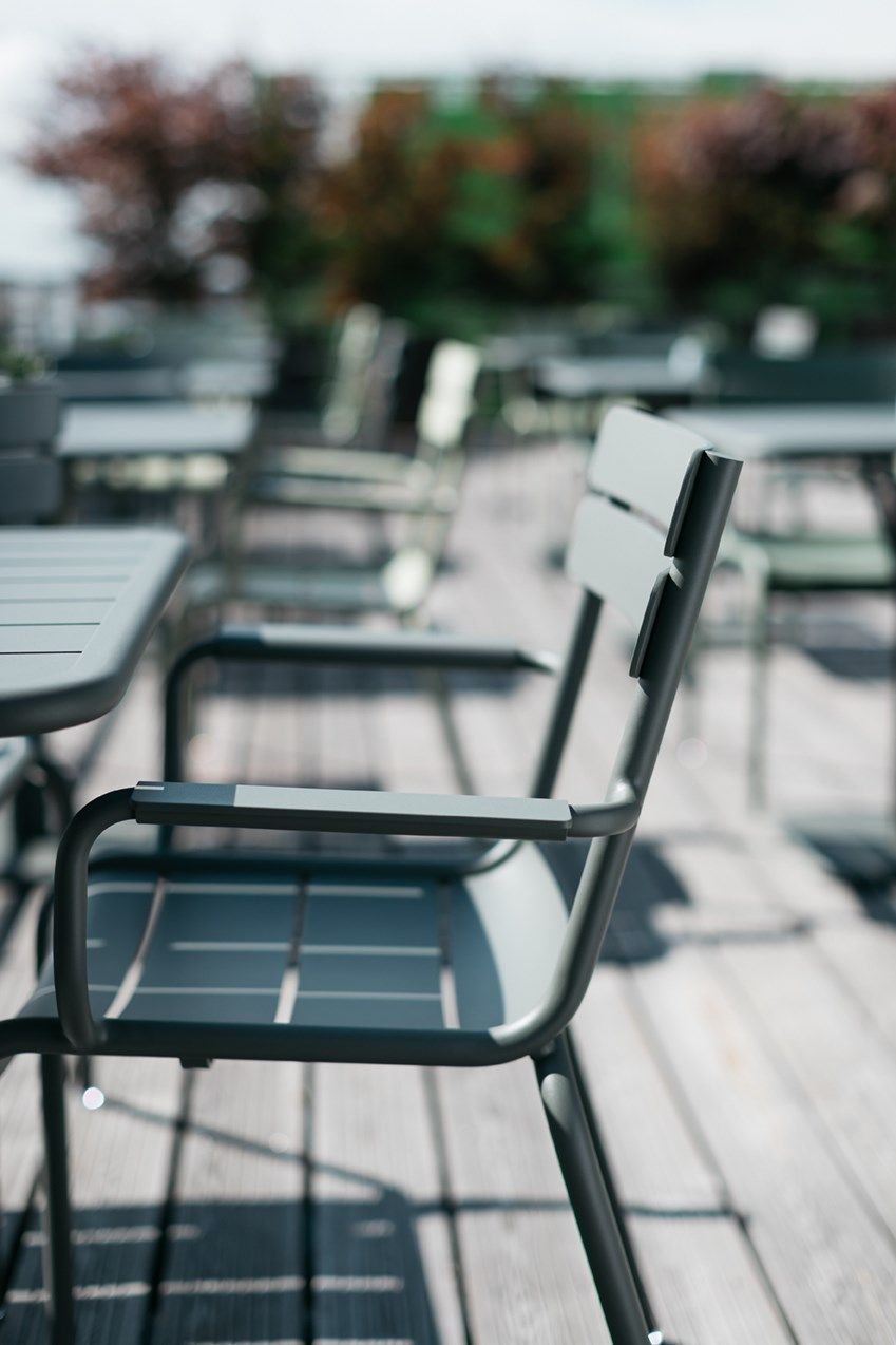 Алюминиевый штабелируемый садовый стул с подлокотниками Fermob Luxembourg ARCH-00123165 - Вид №7