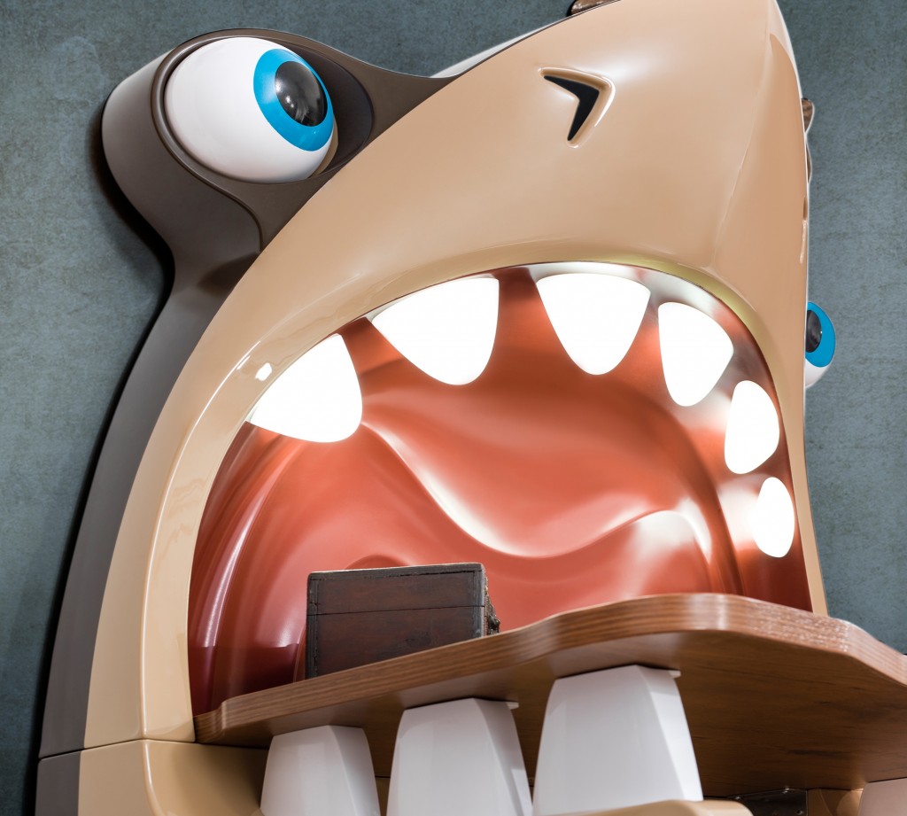 Детский письменный стол в виде акулы высокий Shark Pirate CILEK PIRATE 00-3832449 Бежевый Santreyd  - Вид №2