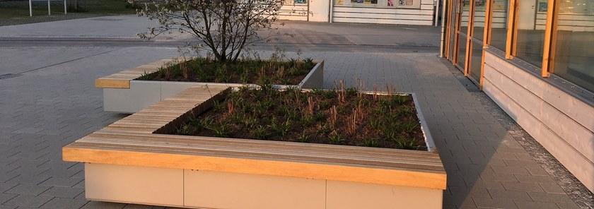 Euroform W Деревянная скамейка со встроенным кашпо sun-id-1356414 - Вид №1