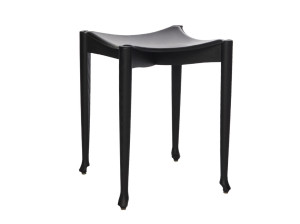 Низкий табурет из ясеня