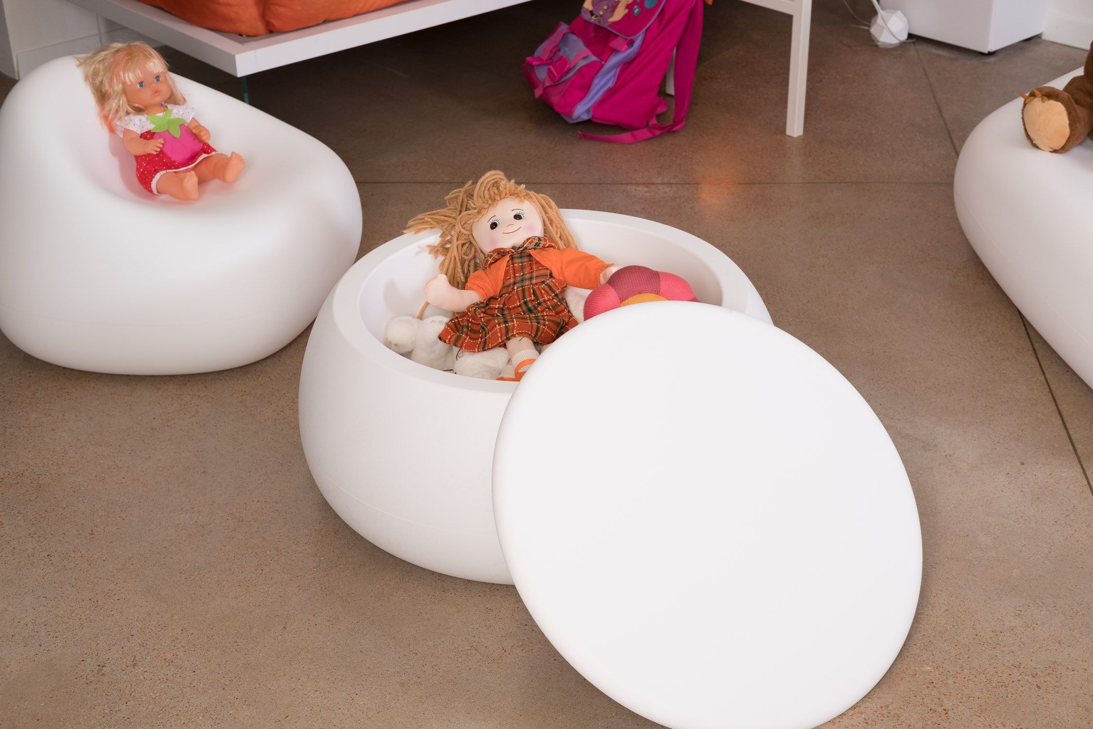 Журнальный столик из полиэтилена PLUST T Ball ARCH-00122215 - Вид №3