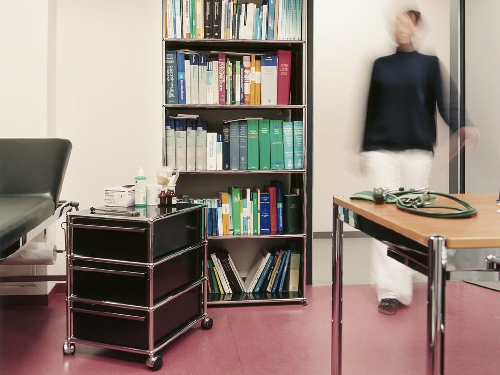 Металлический офисный комод с колесами USM USM Haller System ARCH-00023780 - Вид №1