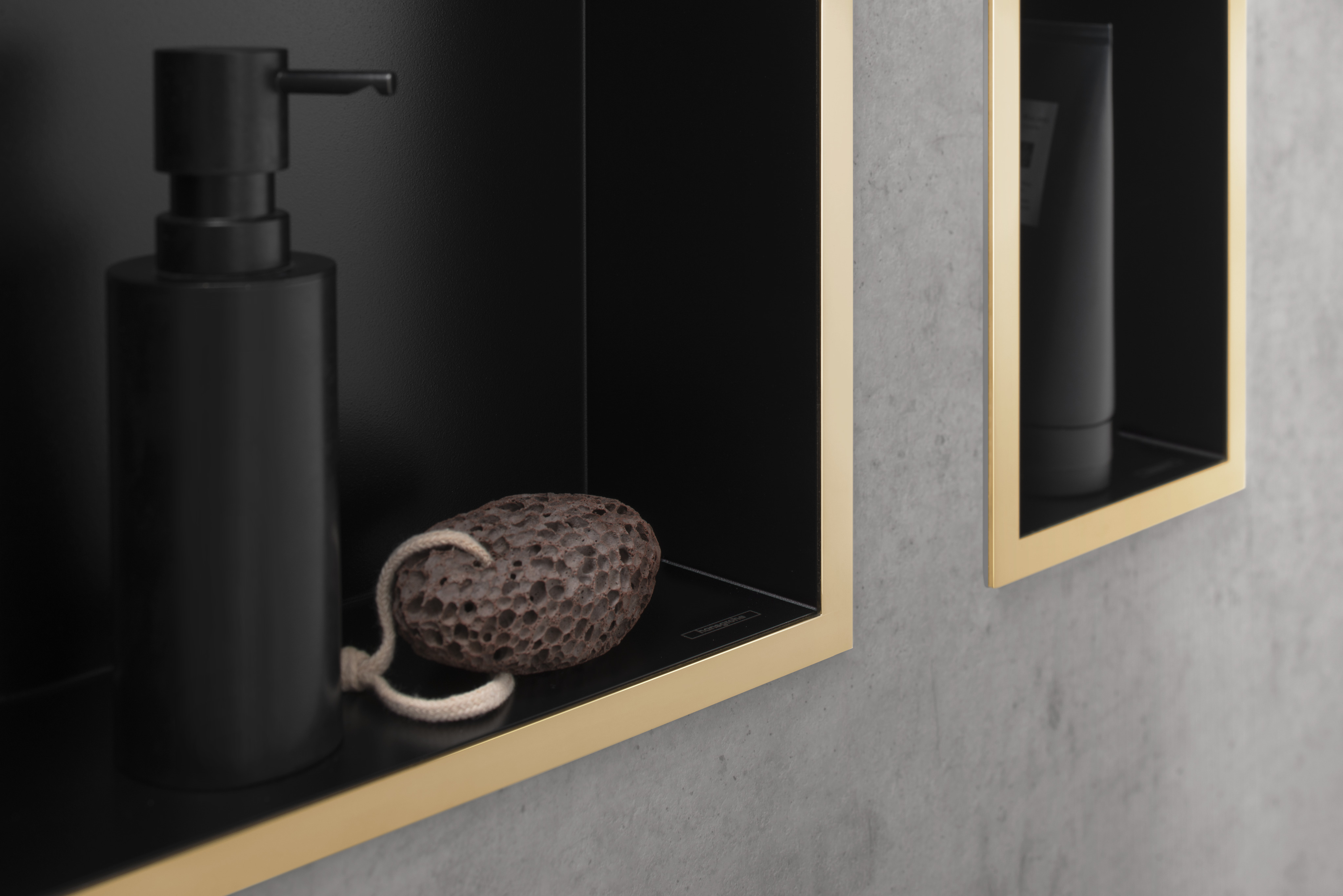 56095140 XtraStoris Individual Стеновая ниша Matt Black с дизайнерской рамкой 300/150/100 Hansgrohe  - Вид №3