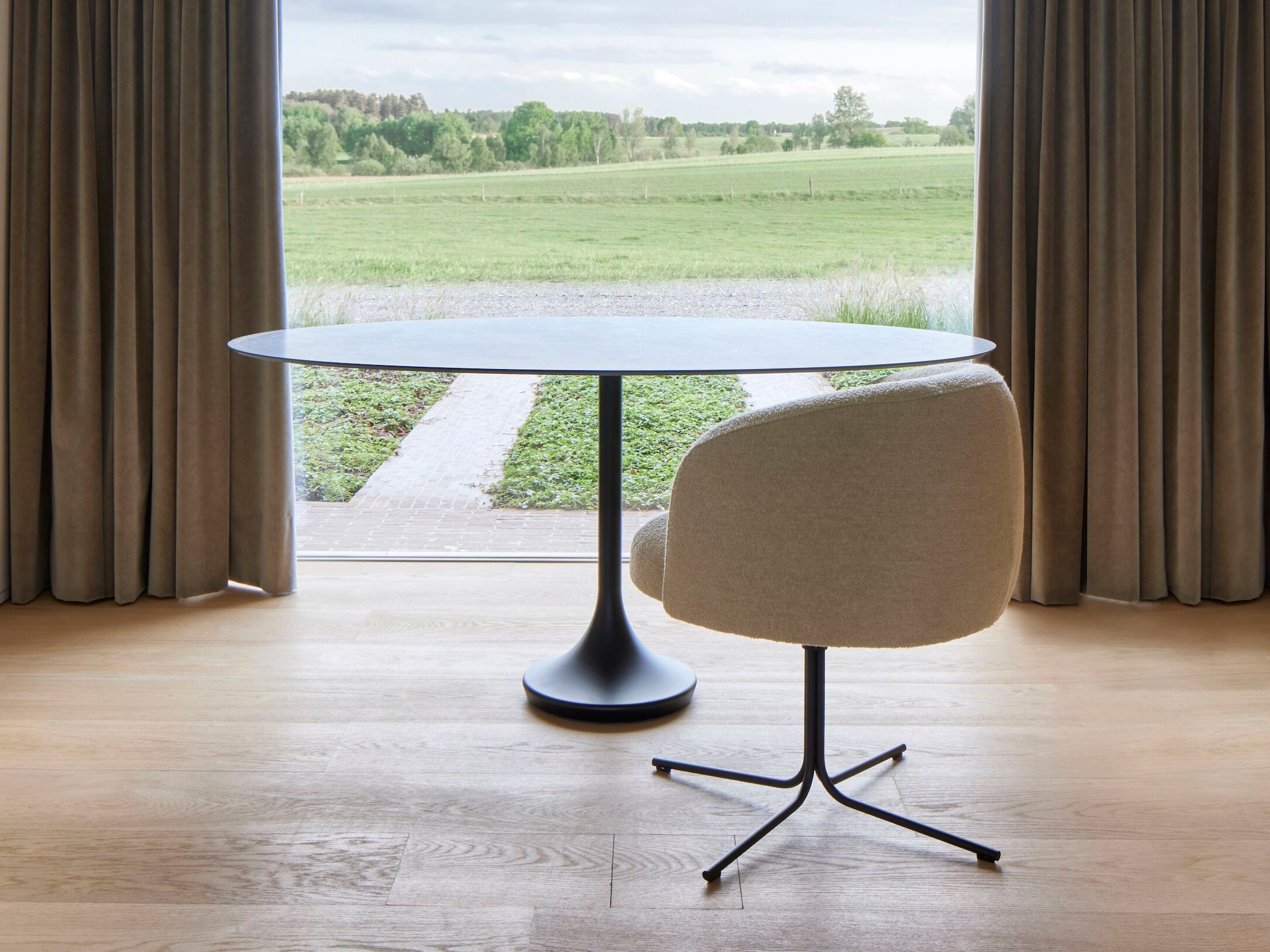 Овальный стол в Ксерамике Joli Central ARCH-00054144