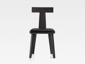 Деревянный стул с мягким сиденьем