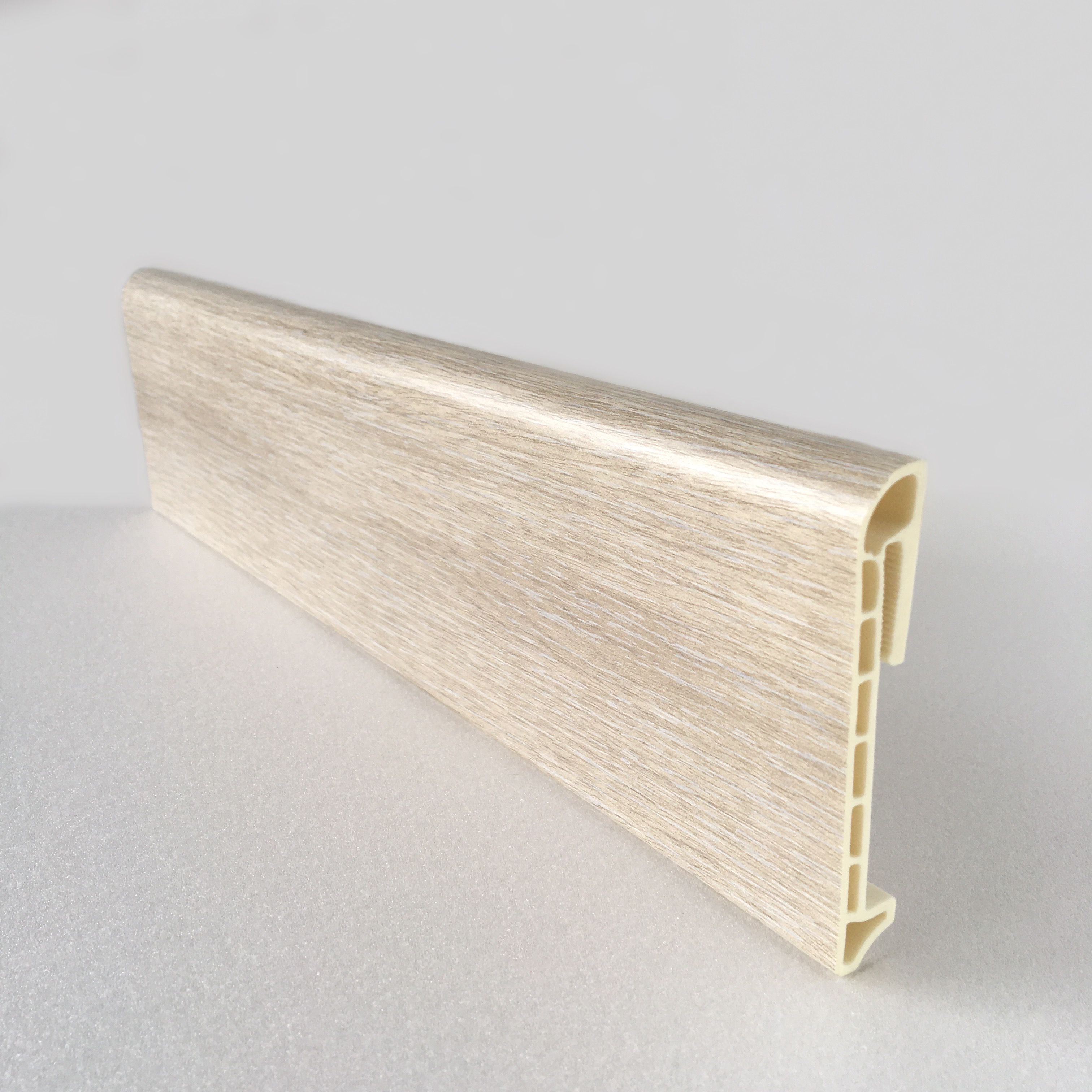 Напольный плинтус  Дуб пепельный 80мм DEKOR PANEL DP049