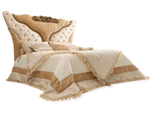 Двуспальная кровать с мягким изголовьем