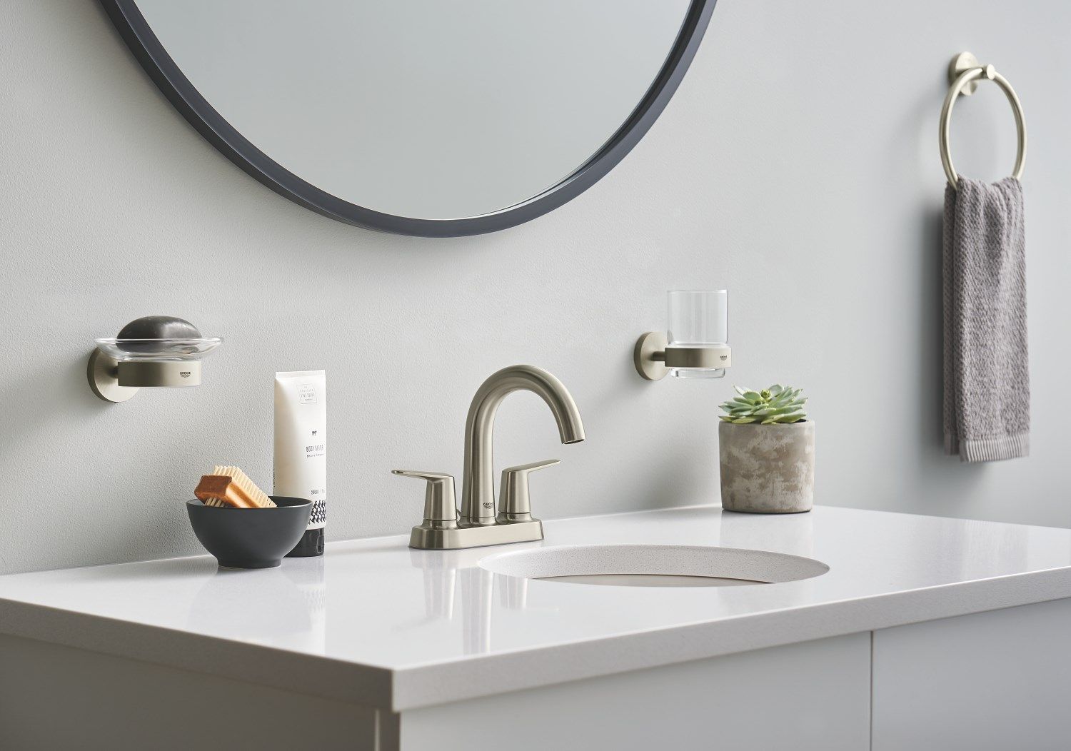 Держатель для полотенец с металлическим кольцом Grohe Essentials ARCH-00098358 - Вид №1