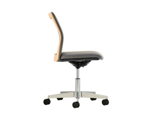 Вращающееся офисное кресло с колесами