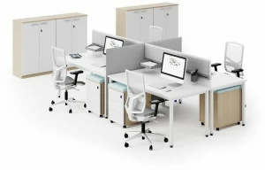 FURNIKO Несколько рабочих станций с разделительными панелями P-square