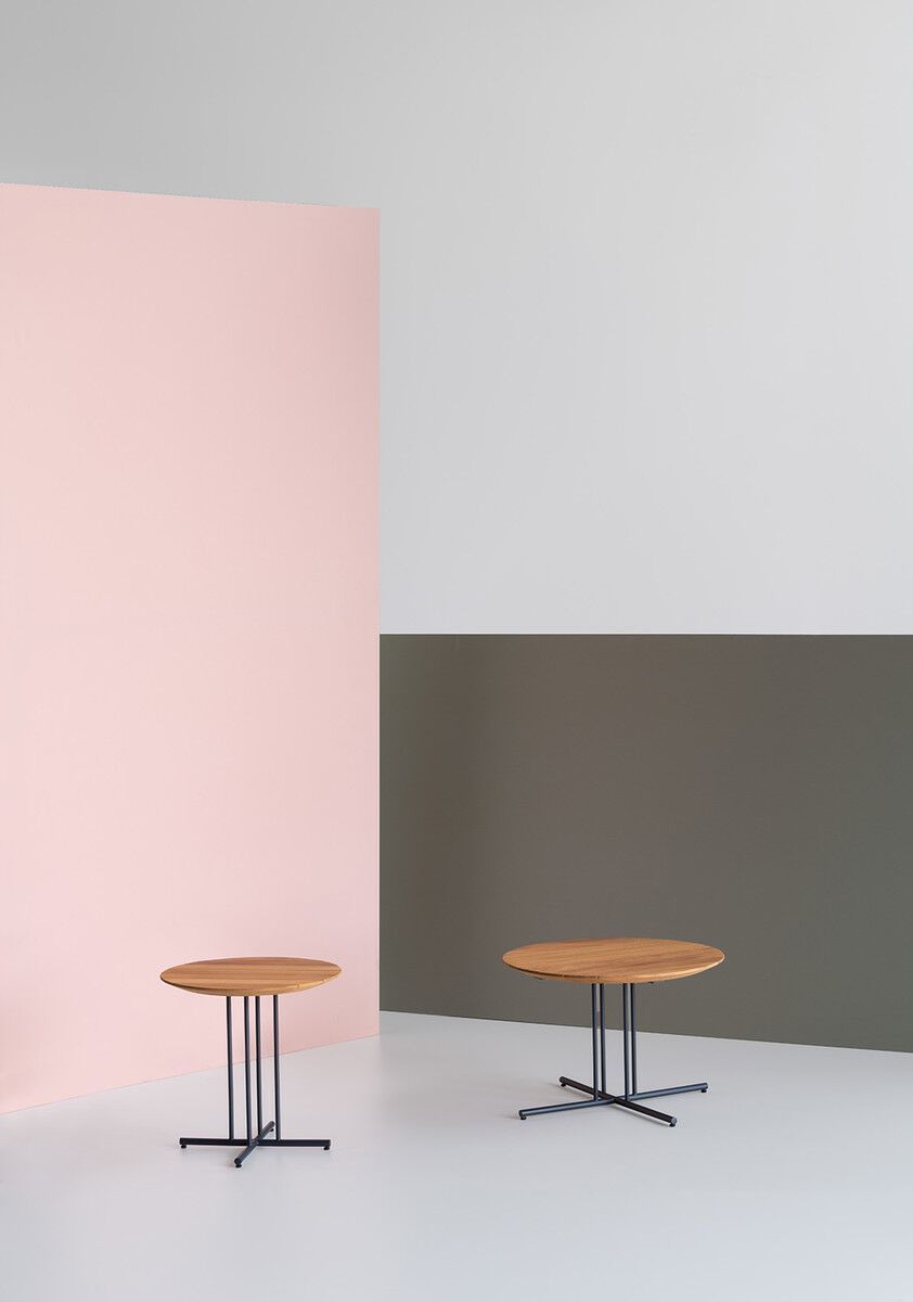 Круглый садовый журнальный столик из ироко и металла Potocco Graphic ARCH-00086409 - Вид №1