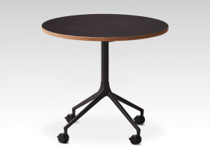 Круглый стол с деревянным откидным верхом