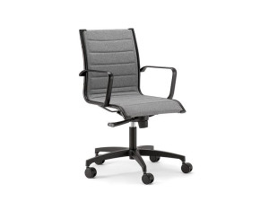 Вращающееся офисное кресло с подлокотниками с 5 спицами