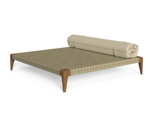 Квадратный садовый столик