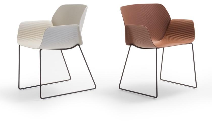 Andreu World Стул на санках с подлокотниками Nuez So2783 - Вид №2