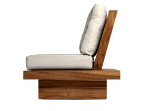 Садовое кресло из массива дерева