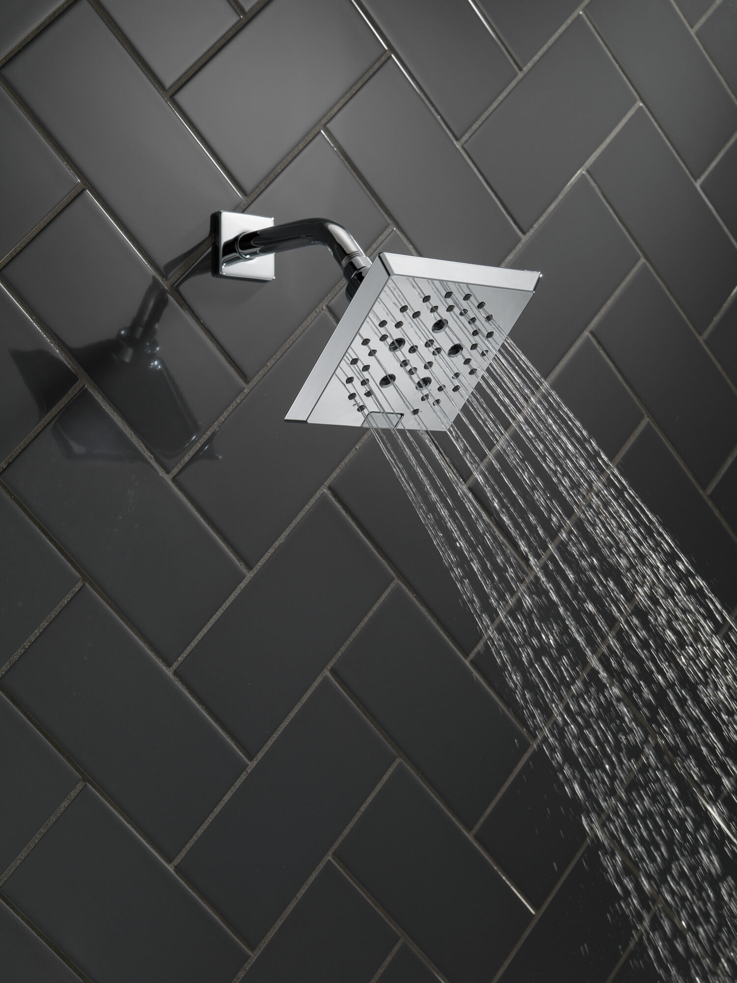 52664-KS H2Okinetic® Современная угловая душевая лейка Raincan с 5 настройками Delta Faucet Universal Showering Черный нержавеющий  - Вид №6