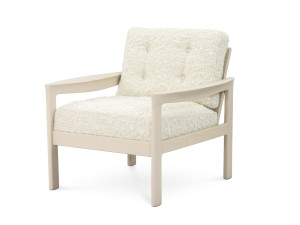 Дубовое кресло с подлокотниками