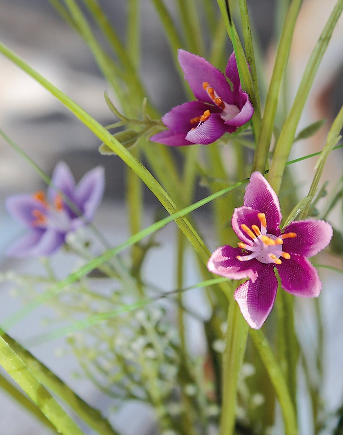 5104 225 a2 Искусственная трава с цветами в 'почве', 43 см, бледно-лиловая H-andreas  - Вид №3