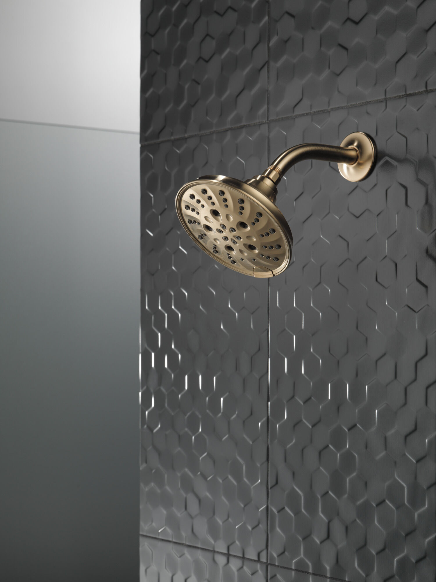 52669-CZ H2Okinetic® Традиционная душевая лейка Raincan с 5 настройками Delta Faucet Universal Showering Шампанское бронза  - Вид №9