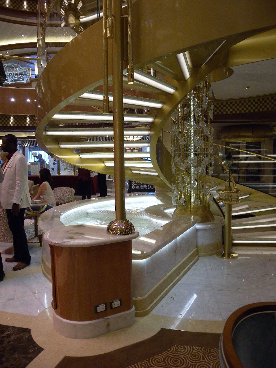 Винтовая лестница из металла и стекла Crestani 2000 GOLDEN TWINS ARCH-00023127 - Вид №4