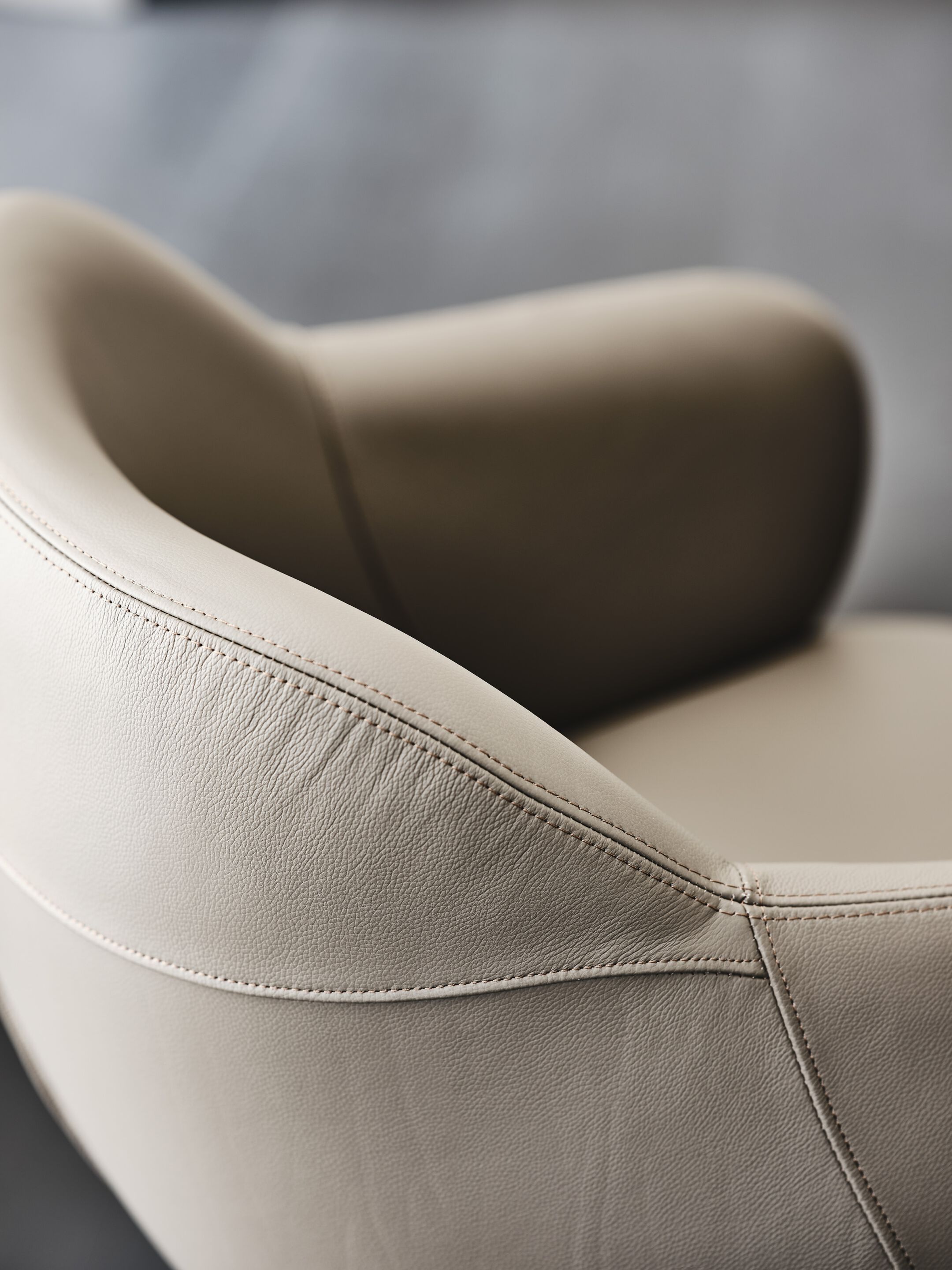 Мягкое вращающееся кресло с подлокотниками Cattelan italia BOMBÈ X ARCH-00119548 - Вид №5