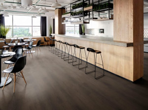 Пол SPC под дерево