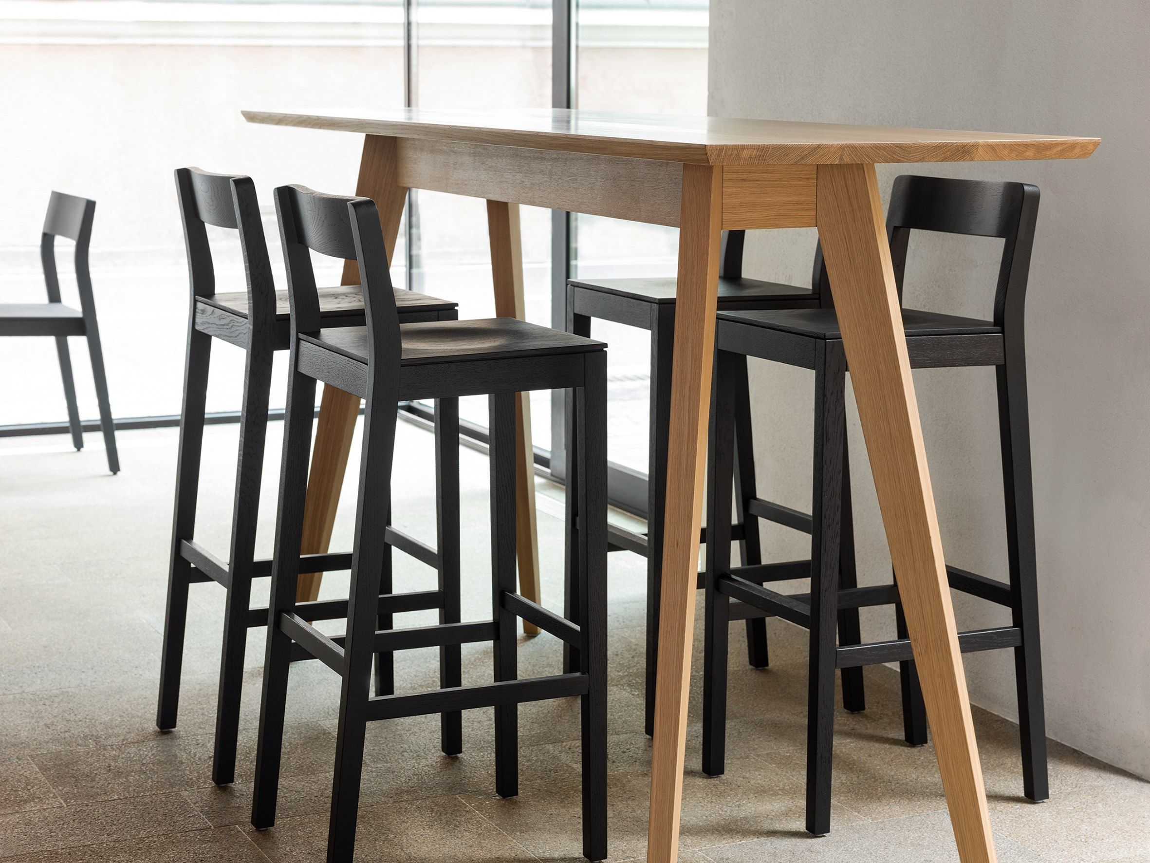 Круглый обеденный стол из массива дерева ZEITRAUM ужин ARCH-00118978 - Вид №2