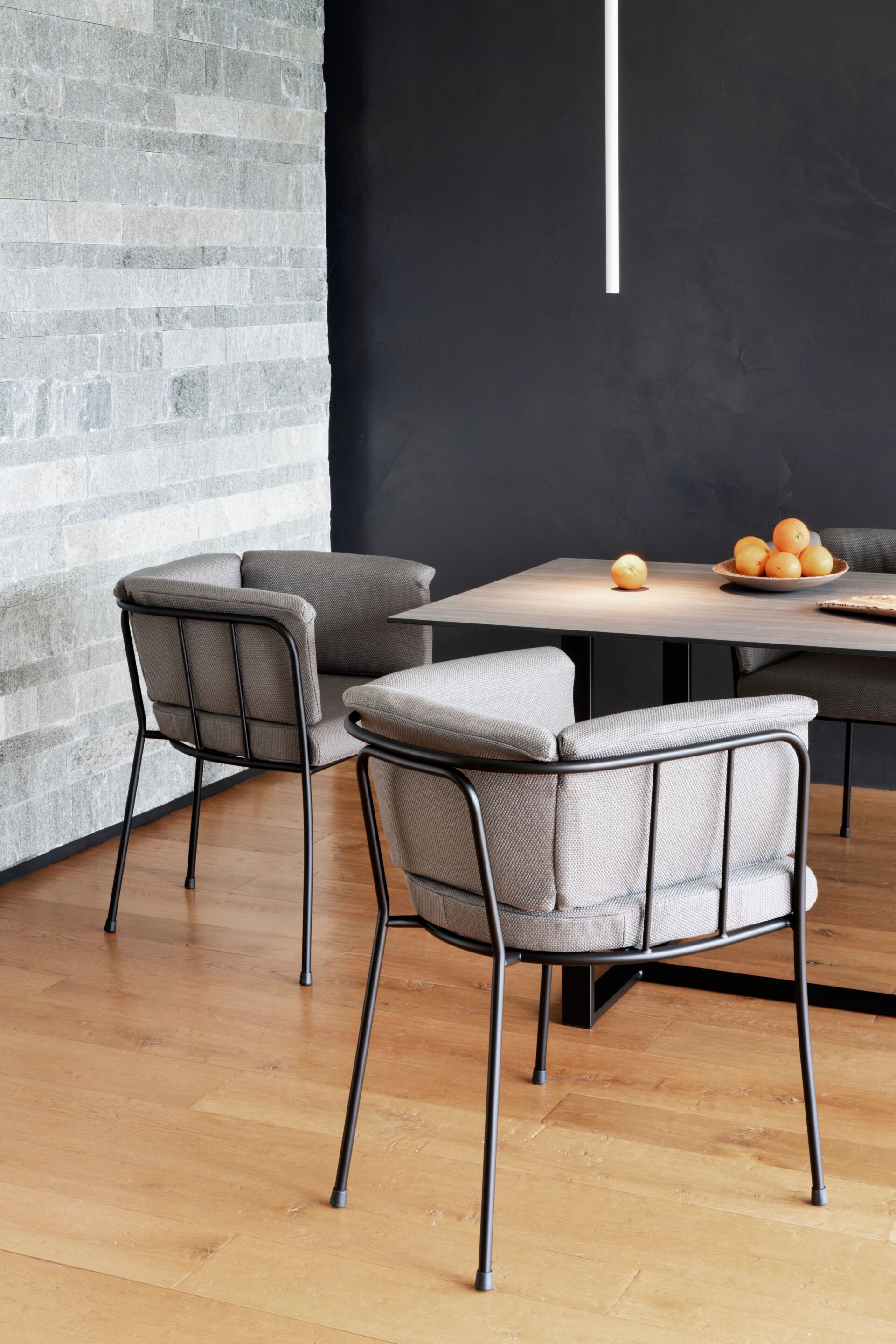 Мягкий тканевый стул с подлокотниками Rever Liberty ARCH-00045172 - Вид №1