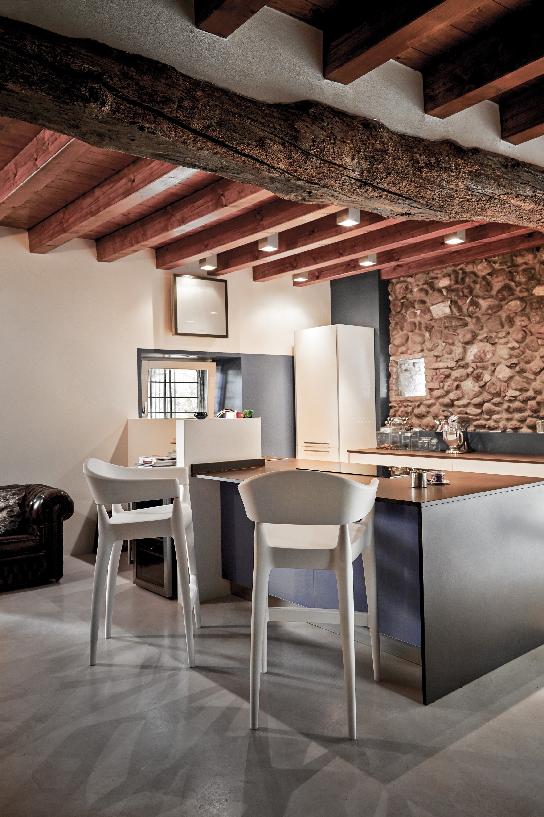 Табурет из полиэтилена ALMA DESIGN ARCH-00091970 - Вид №3