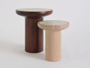 Круглый журнальный столик из массива дерева с столешницей из натурального камня