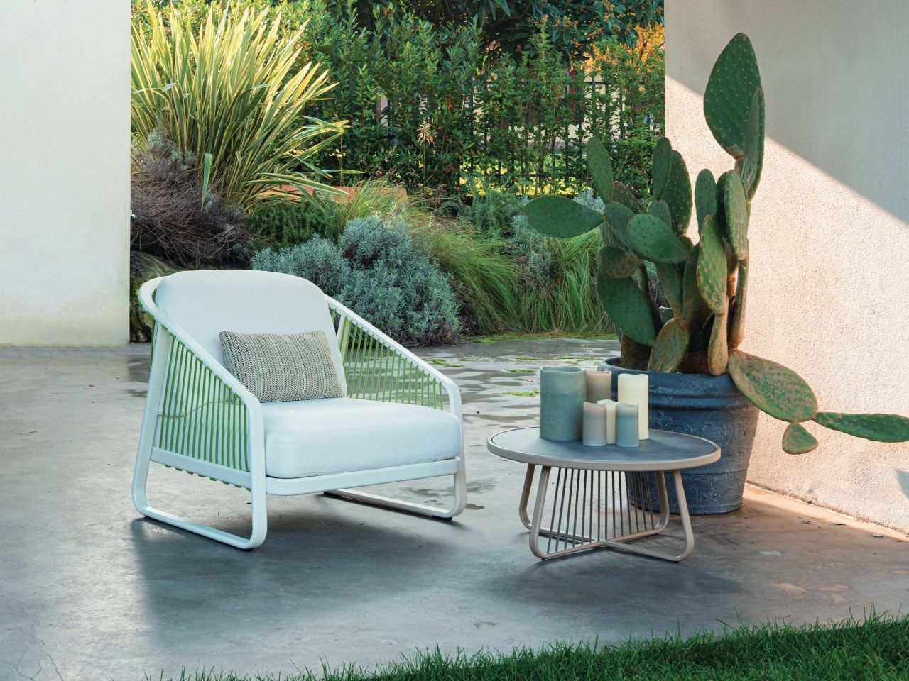 Круглый журнальный столик из ламината Coro Sally ARCH-00068037 - Вид №1